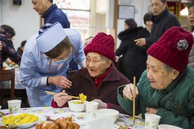 特殊家人陪过小年,社区老人空巢不空心